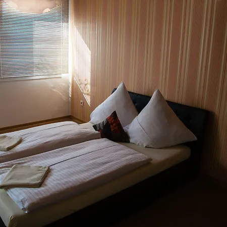 Herzog's Ulsterbruecke Garni Hotel