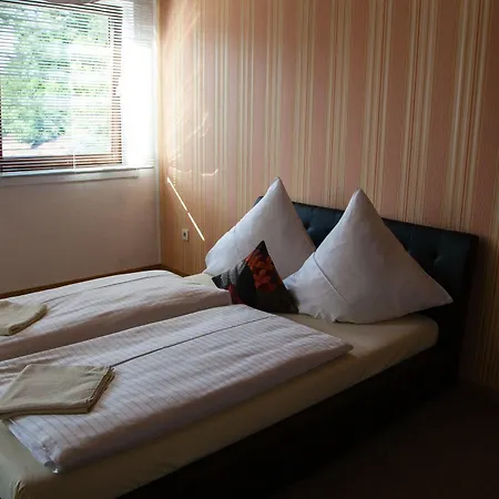 Herzog's Ulsterbrucke Hotel 2*